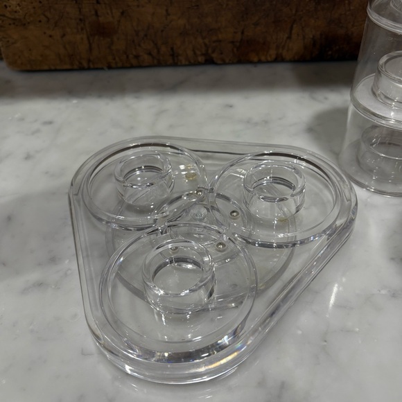 12 self-stacking acrylic spice bottles on easy-access revolving base. NWOT - Picture 6 of 7